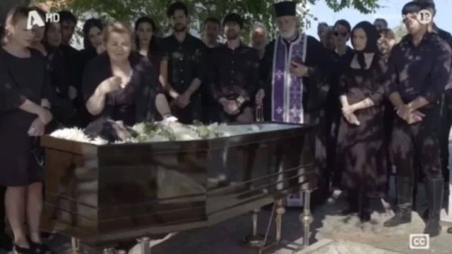 Σασμός: «Χάθηκε το αγγελούδι μου, χάθηκε το φεγγάρι!» – Σπαράζει καρδιές το μοιρολόι της Καλλιόπης στην κηδεία του Νικηφόρου