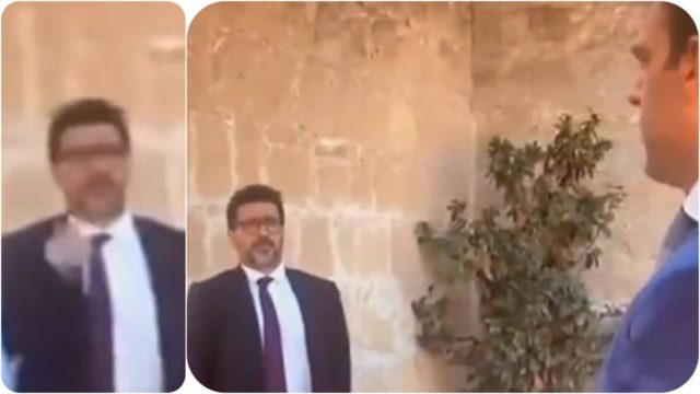 Ο διπλωματικός σύμβουλος του Κασσελάκη του κάνει νόημα να σταθεί προσοχή στον εθνικό ύμνο – Το αμοντάριστο βίντεο στα social media