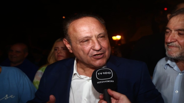 Στέλιος Αγγελούδης: Η δικηγορία, οι θέσεις «σταθμοί», ο γάμος με την εικαστικό σύζυγο και τα δυο παιδιά του – Ποιος είναι ο νέος Δήμαρχος Θεσσαλονίκης (Video)