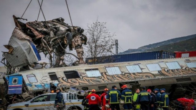 Σύγκρουση τρένων στα Τέμπη: Ο άγνωστος μάρτυρας “κλειδί” της τραγωδίας – Η τρίλεπτη συνομιλία με τον μηχανοδηγό στον σταθμό της Λάρισας