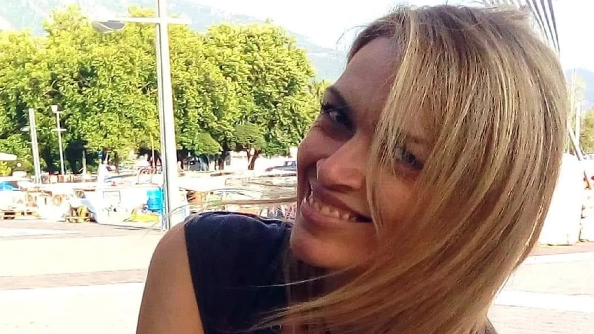 Τραγικός θάνατος 43χρονης στην Καλαμάτα: «Τίναζε το χαλί και βρέθηκε στο κενό. Ήταν η καλύτερη μητέρα του κόσμου» – “Σπάνε” καρδιές τα λόγια του αδελφού της (Video)