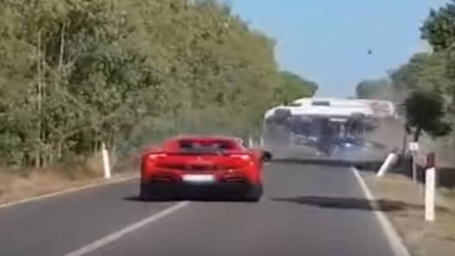 Τρομακτικό βίντεο από φονικό τροχαίο με supercars – Σοκάρει η στιγμή που Ferrari και Lamborghini σπέρνουν τον θάνατο