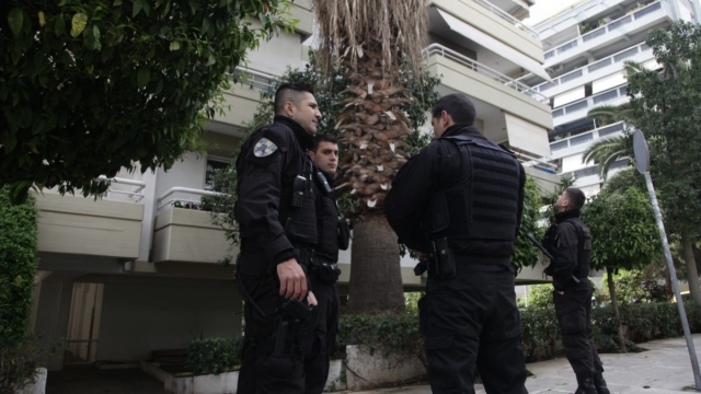 Άνω Λιόσια: Εφιαλτικό πρωινό για ηλικιωμένο που ήρθε πρόσωπο με πρόσωπο με ληστές μέσα στο σπίτι του