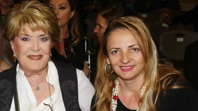 Συγκινεί η Βάσια Τριφύλλη: «Δεν μπορούσα να κάνω παιδιά γιατί έπαθα καρκίνο» – Η τρυφερή εξομολόγηση για τη θετή της κόρη