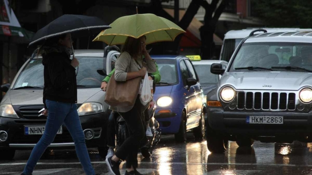 Καιρός σήμερα 16/10: Βροχές και πτώση της θερμοκρασίας – Αλλάζει το σκηνικό