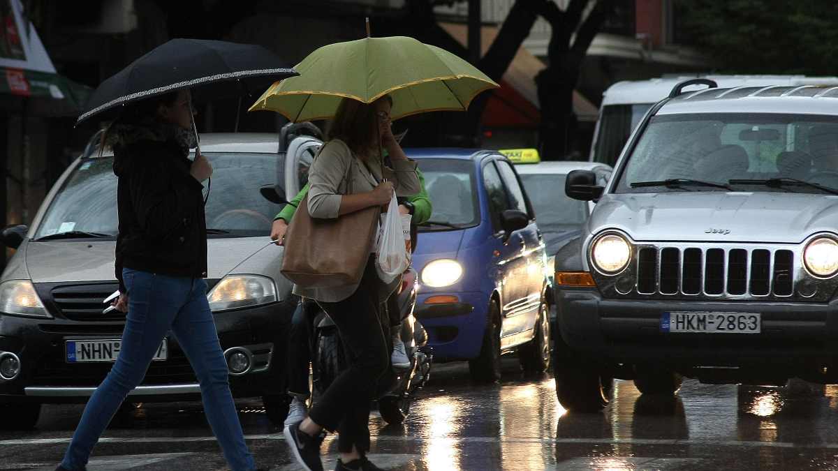Καιρός σήμερα 16/10: Βροχές και πτώση της θερμοκρασίας – Αλλάζει το σκηνικό