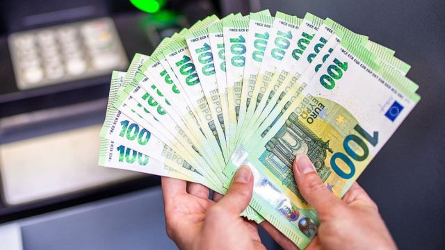 Νέο επίδομα 220 ευρώ για πολλούς Έλληνες – Μεγάλη ανάσα