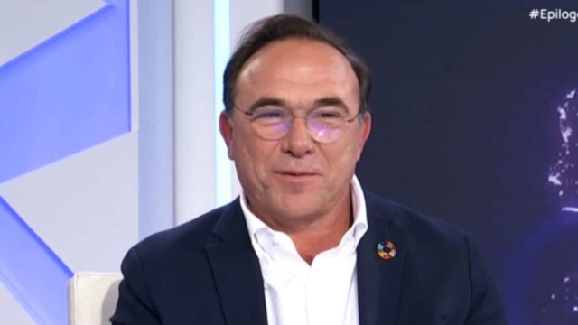 Αμήχανος ο Πέτρος Κόκκαλης: Η αντίδραση στην αναφορά του γάμου του με τη Δήμητρα Ματσούκα
