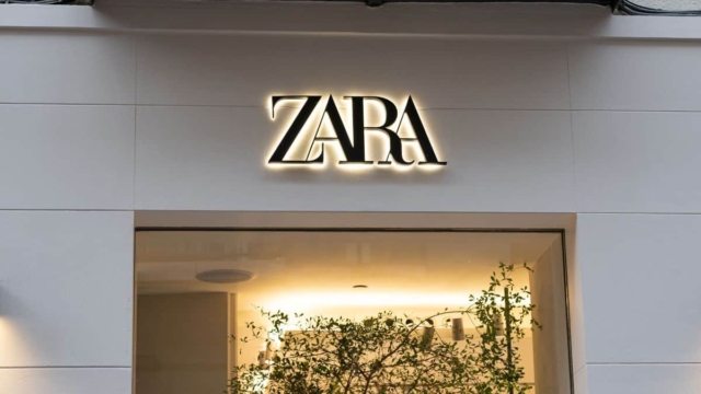 Ουρές από πελάτες: 10 tops από το Zara με €12,99 για να αναβαθμίσεις το τζιν σου