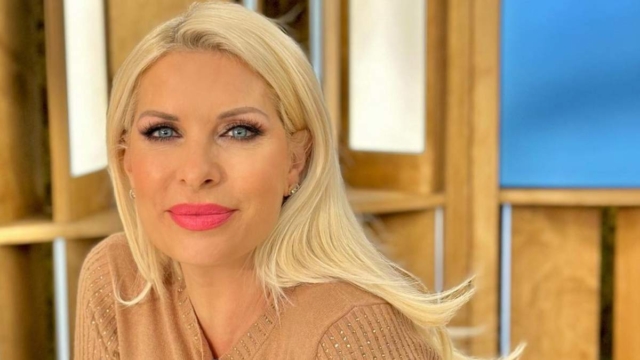 Την έβγαλε στη σέντρα: «Δεν έχουμε επαφή με την Ελένη Μενεγάκη – Παρεξηγήθηκε το ότι την αποκάλεσα “αυστηρό συνεργάτη”»