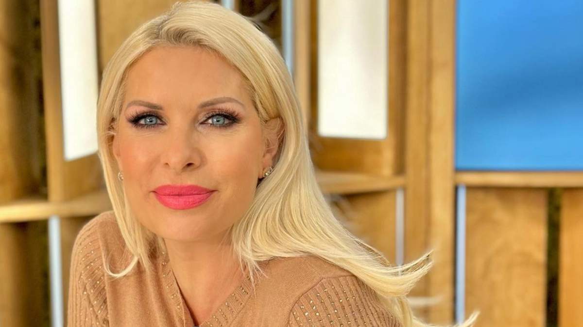 Την έβγαλε στη σέντρα: «Δεν έχουμε επαφή με την Ελένη Μενεγάκη – Παρεξηγήθηκε το ότι την αποκάλεσα “αυστηρό συνεργάτη”»