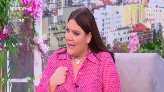 «Υπάρχουν κάποιοι οι οποίοι είμαστε χοντρούληδες. Δεν το βρίσκω και υπερβολικό! Έχουμε βρωμίσει τη λέξη “χοντρός”» – Η Δανάη Μπάρκα στο πλευρό της Άλκηστις Πρωτοψάλτη (Video)