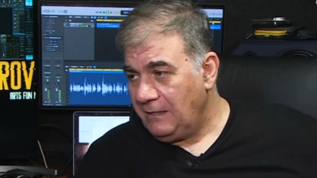 Καθηλώνει ο Δημήτρης Σταρόβας: «Έλεγαν η π…νη με το εξώγαμο, μάζευαν υπογραφές για να διώξουν τη μητέρα μου»