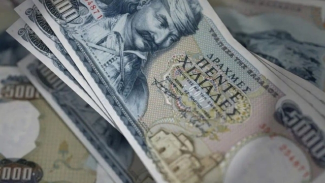 Σύγχρονη τραγωδία με τις Δραχμές – Αυτός ήταν ο κατώτατος μισθός πριν 24 χρόνια