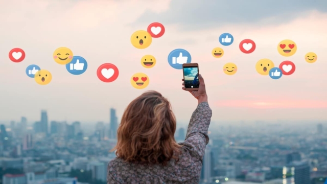Η Εφορία στο κυνήγι των influencers: «Υπάρχουν επώνυμοι που πουλάνε “πακέτα” για αναρτήσεις από 5.000 έως 20.000 ευρώ…»  – Τα υπέρογκα ποσά και τα συμβόλαια πολλών μηδενικών (Video)