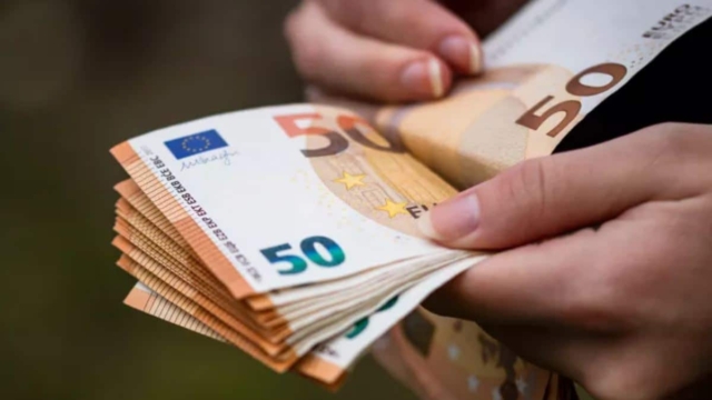 «Ζεστό» επίδομα για χιλιάδες πολίτες: Τα κριτήρια χορήγησης, η προθεσμία της αίτησης και οι δικαιούχοι – Ποιοι εξαιρούνται
