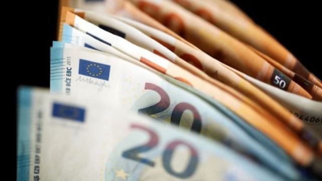 Έσκασαν τα ευχάριστα: Έρχεται ζεστό επίδομα 300 ευρώ που δώσει μια ανάσα στου πολίτες – Ποιοι οι δικαιούχοι;