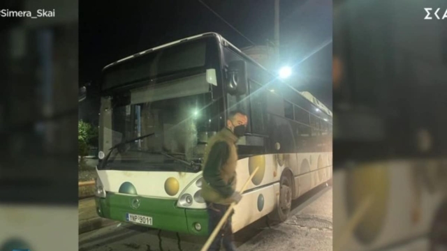 Πέταξαν μολότoφ σε λεωφορείο εν κινήσει – Δεν υπήρξαν τραυματισμοί