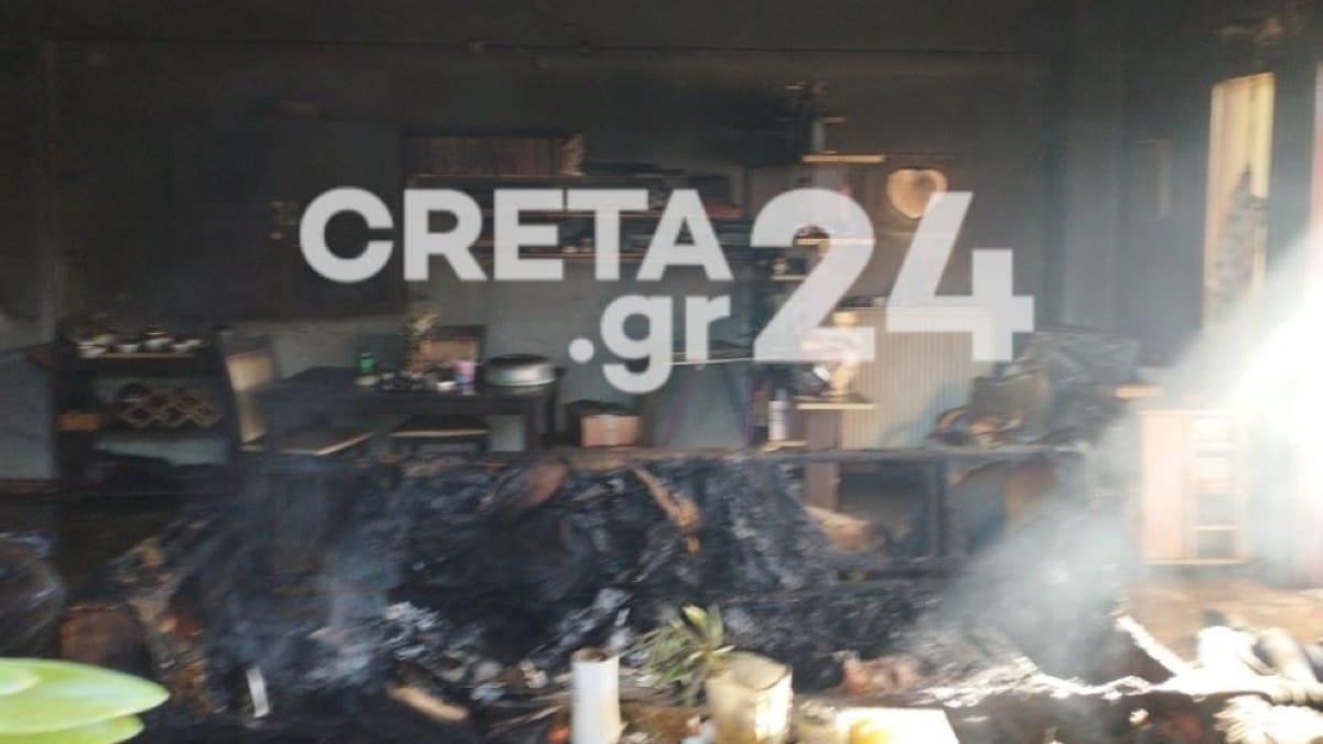 Φωτιά τώρα σε σπίτι στα Χανιά- Εντοπίστηκαν απανθρακωμένα τα δύο πτώματα