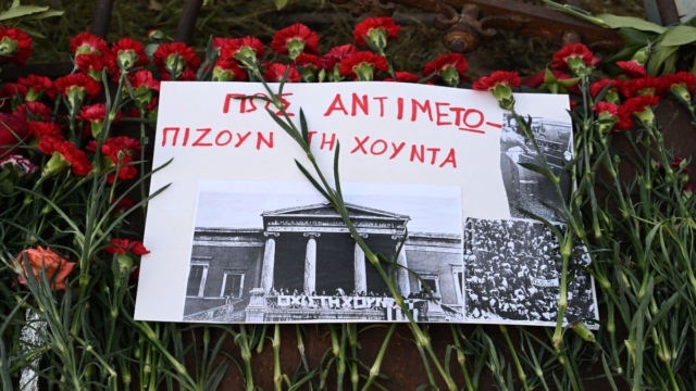 Η Φωτογραφία της Ημέρας: 50 χρόνια από τη μέρα που η Ελλάδα γύρισε στη σωστή πλευρά της ιστορίας!