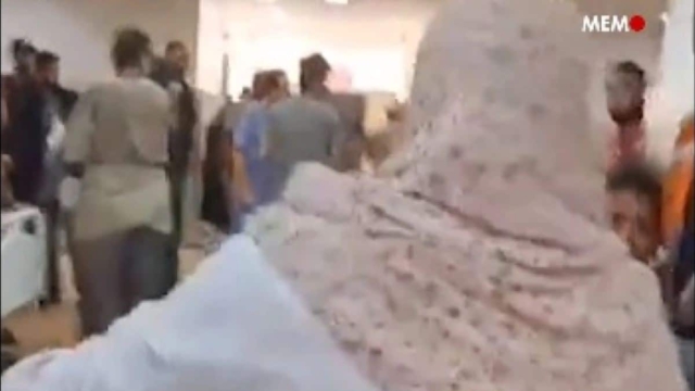 Γάζα: Γιατρός βλέπει να φέρνουν την τραυματισμένη κόρη της στο νοσοκομείο και παθαίνει αμόκ – Ανατριχιάζει το βίντεο