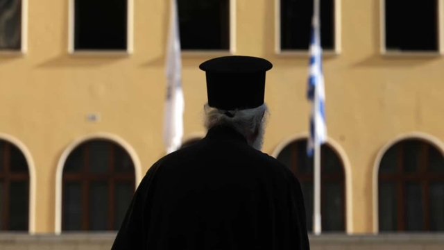 Σοκ και φρίκη στη Σαλαμίνα: Συνελήφθη 68χρονος ιερέας για ασέλγεια σε παιδί – Ήταν φίλος του πατέρα του ανήλικου