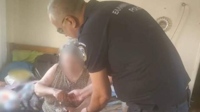 «Ραγίζει» καρδιές ηλικιωμένη από τις Σέρρες: Πήρε το «100» για να τη βοηθήσουν να πιει λίγο νερό
