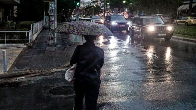 Καιρός σήμερα 23/11: Τοπικές βροχές και καταιγίδες στο μεγαλύτερο μέρος της χώρας – Που θα «χτυπήσουν» τα φαινόμενα τις επόμενες ώρες (video)