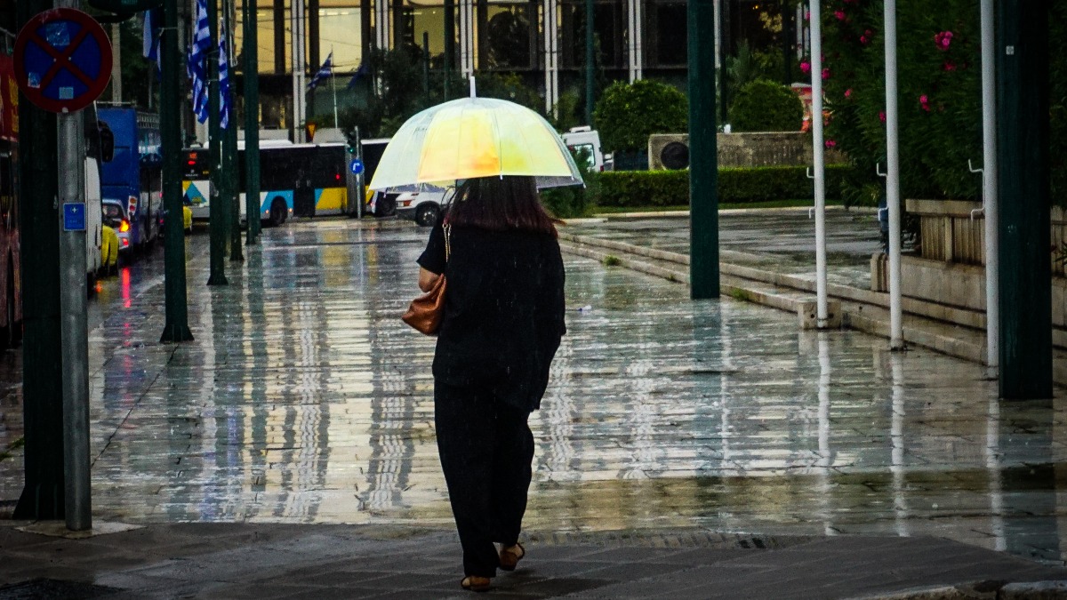 Καιρός σήμερα 3/11: Τριήμερο κακοκαιρίας θα «μουσκέψει» τη χώρα! Βροχές, καταιγίδες και αφρικανική σκόνη θα «σκεπάσουν» την ατμόσφαιρα (video)
