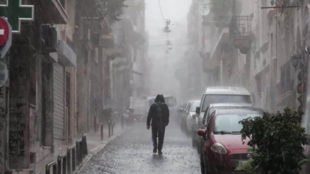 Κακοκαιρία 2 κυμάτων: Αναμένονται καταιγίδες, χαλάζι και ισχυροί άνεμοι – Αυτές είναι οι «κόκκινες» περιοχές