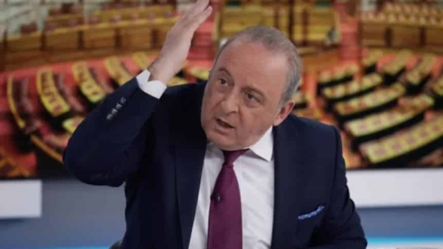 Σε άλλο κανάλι ο Καμπουράκης – Ούτε από την καρέκλα δεν σηκωνόταν στο OPEN