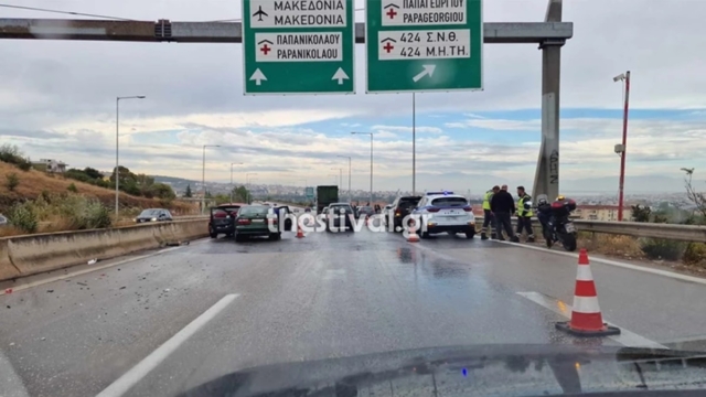 Αναστάτωση στη Θεσσαλονίκη: Καραμπόλα 10 οχημάτων με τραυματίες – Μποτιλιάρισμα στον Περιφερειακό (photos)