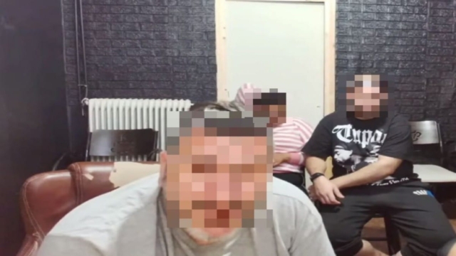 Κοινωνία σε σήψη: 1.000 ευρώ πήρε ο 42χρονος για τα αρρωστημένα βίντεο με τα βασανιστήρια σε ΑμεΑ – Ξυλοδαρμοί, εξαναγκασμός σε σ@ξου@λικές πράξεις για το “ριάλιτι” της φρίκης στο Κερατσίνι