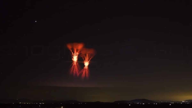 Σπάνιος κεραυνός με διπλό «red sprite» πάνω από το Αιγαίο – Η συγκλονιστική φωτογραφία