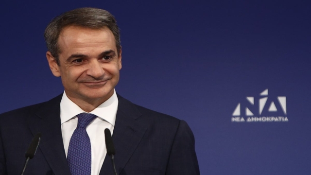 “Καρφάρες” Κυριάκου Μητσοτάκη για ΣΥΡΙΖΑ και η “προειδοποίηση” στους “μπλε” βουλευτές: «Τσακώνονται αν ο αρχηγός τους είναι Τραμπ ή Μπέπε Γκρίλο! Το 41% δεν επιτρέπει αλαζονεία» (Video)