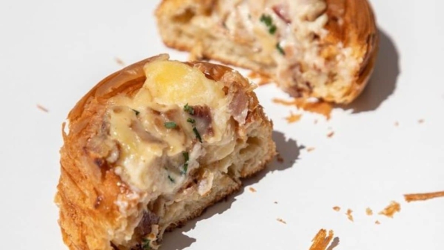Άλλα κόλπα: Ένα bakery ένωσε κρουασάν με γαλακτομπούρεκο και ξεπέρασε κάθε φαντασία