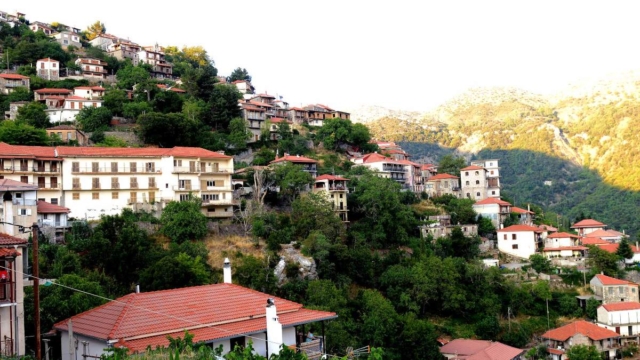 Λαγκάδια: Το χωριό «κομψοτέχνημα» της Αρκαδίας που είναι παραδομένο στη φύση