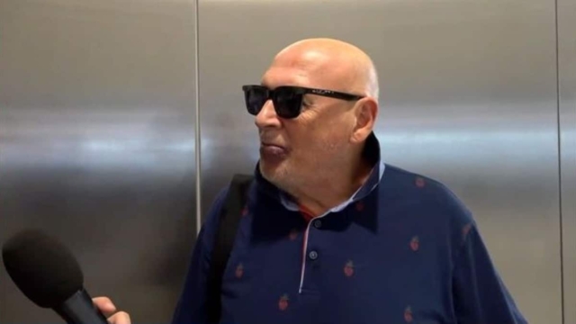 «Γελάω με την politically correct! Τραγούδησα το “Φονιάδες των χοντρών διαιτολόγοι”, έθιξα τους διαιτολόγους;» – Καυστικός Λάκης Παπαδόπουλος για την αφαίρεση της “χοντρής” από το «Άδωνις»