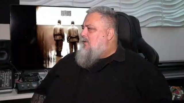 «Καταπέλτης» ο Μιχάλης Μυτακίδης: «Είναι σαν τους φασίστες, πως τολμάνε και τραγουδάνε;» – “Καρφάρα” για τους έντεχνους καλλιτέχνες (Video)