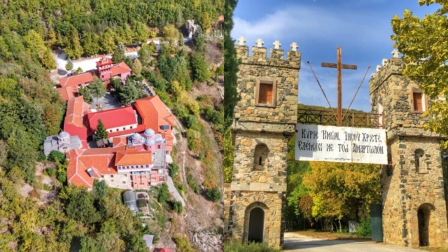 Μονή Αγίων Αναργύρων Μελισσοτόπου: Το μοναστήρι της Καστοριάς που βρίσκεται μέσα στη φύση και γαληνεύει τους πιστούς