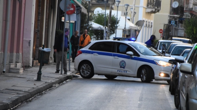 Φρίκη στο Μοσχάτο: Άνδρας έβγαλε μαχαίρι και θώπευσε δύο ανήλικες σε παιδική χαρά!