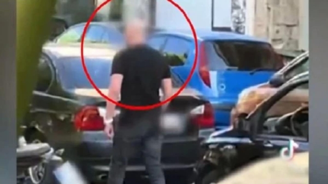 «Νταής» οδηγός επιτέθηκε σε γυναίκα στη μέση του δρόμου: Βίντεο ντοκουμέντο τον δείχνει να σηκώνει χέρι πάνω της – Τι απαντά ο ίδιος για το επεισόδιο