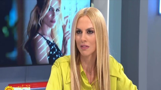 Ντορέττα Παπαδημητρίου: «Έφυγε μέσα σε 18 ημέρες! Λιποθύμησε και δεν ξανασυνήλθε. Δεν έχω συνειδητοποιήσει ότι δεν θα τον ξαναδώ» – “Τσακίζει” καρδιές για τον θάνατο του πατέρα της