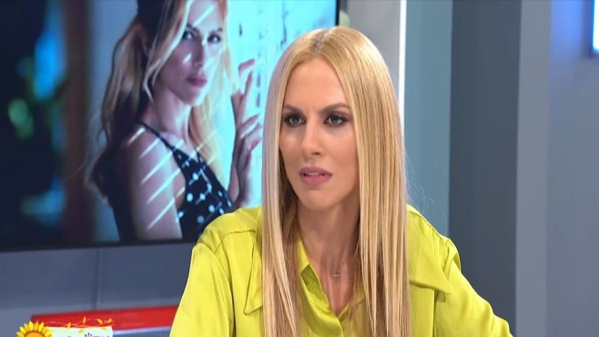 Ντορέττα Παπαδημητρίου: «Έφυγε μέσα σε 18 ημέρες! Λιποθύμησε και δεν ξανασυνήλθε. Δεν έχω συνειδητοποιήσει ότι δεν θα τον ξαναδώ» – “Τσακίζει” καρδιές για τον θάνατο του πατέρα της