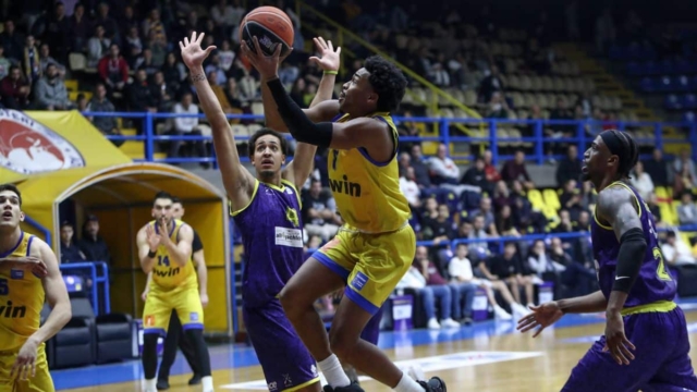 Περιστέρι bwin – Λαύριο: Ζορίστηκε, αλλά πήρε τέταρτη συνεχόμενη νίκη η ομάδα του Σπανούλη
