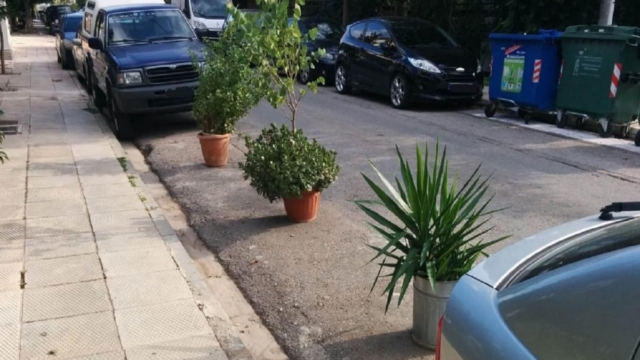 Καιρός ήταν! Το «τσουχτερό» πρόστιμο για όσους κρατάνε θέση πάρκινγκ στο δρόμο τοποθετώντας αντικείμενα