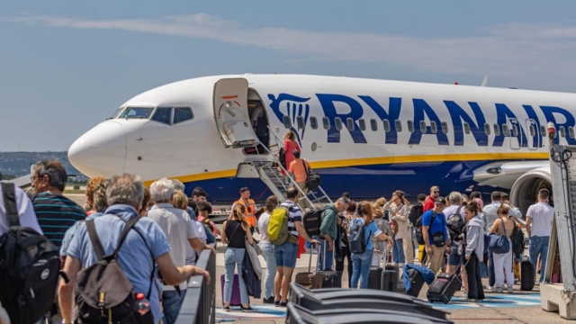 Θρίλερ με 180 επιβάτες της Ryanair: Προσγειώθηκαν στην Αθήνα αντί για την Θεσσαλονίκη