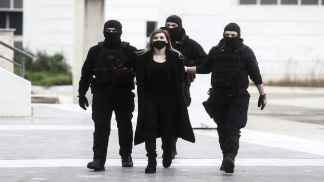 Ρούλα Πισπιρίγκου: «Ξαφνικά είδα να κατεβαίνει το οξυγόνο. Χτύπησα το κουδούνι, σηκώνεται το παιδί πάνω πάει να πάρει ανάσα και πέφτει πίσω» – Οι δραματικές στιγμές της Τζωρτζίνας