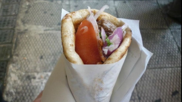 4+1 αγαπημένα σουβλατζίδικα στην Αθήνα που θα σας συνεπάρουν!