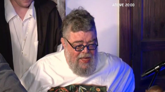 Σταμάτης Κραουνάκης: «Αυτή η “χοντρή νευρικιά” είναι πασίγνωστο αντρικό πρόσωπο» – Η απόφαση της Πρωτοψάλτη για το «Πάμε στον Aδωνι για καφέ» και η αποκάλυψη του τραγουδοποιού